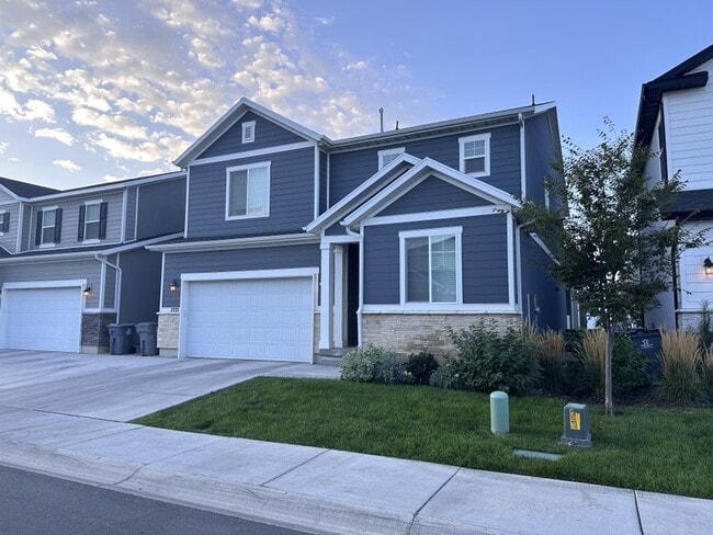 Building Photo - 1533 W 250 N