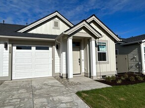 Building Photo - Pahlisch Home 2 Bedroom Duplex in the Luderman Crossing Community