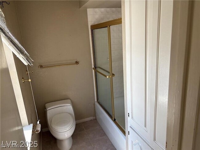 Building Photo - 2963 Pinehurst Dr