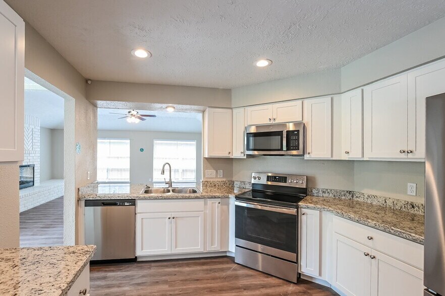 Building Photo - 2823 Woodhall Ct