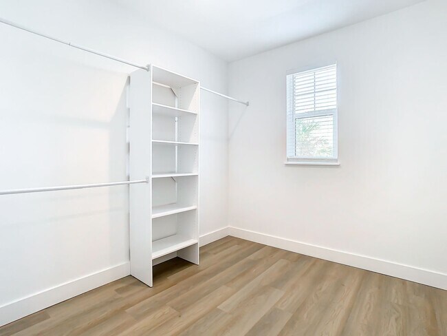 Building Photo - Brand New Constructed Townhouse in South Tampa - Available October 2024