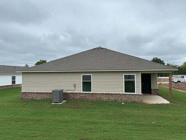 Building Photo - Pre-Leasing Now! Charming Three Bed | Two Bath Home in Broken Arrow