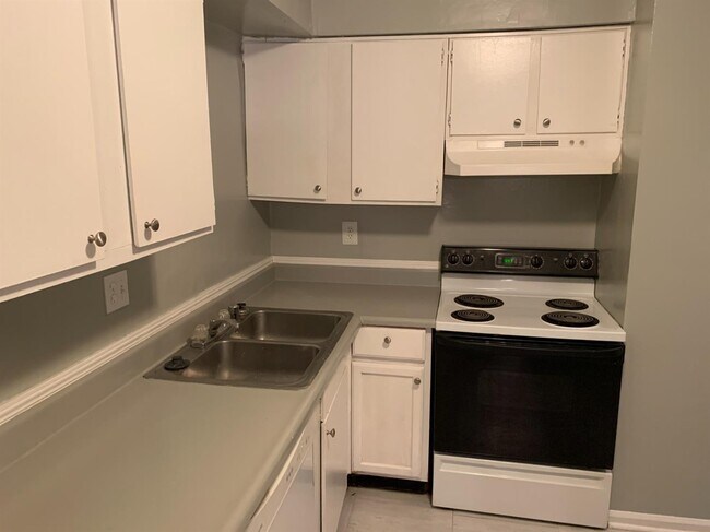 Building Photo - 384 Redding Rd