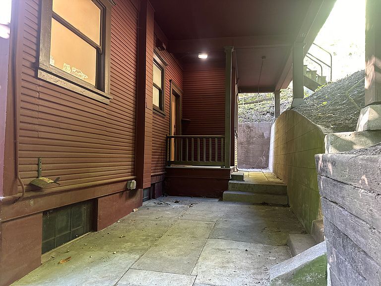 Building Photo - 1843 SW 16th Ave