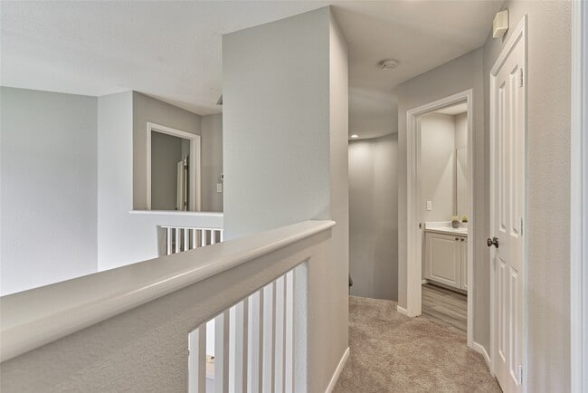 Building Photo - 25 Scarlet Woods Ct