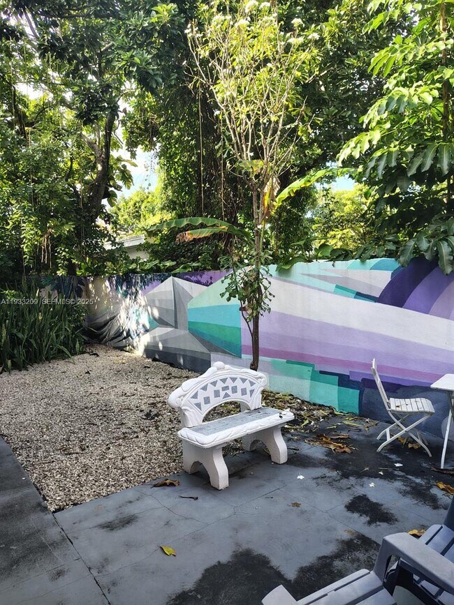 Building Photo - 521 NE 62nd St