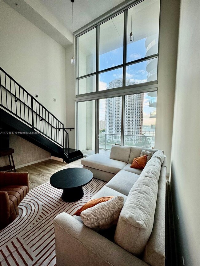 Living Area - 300 S Biscayne Blvd