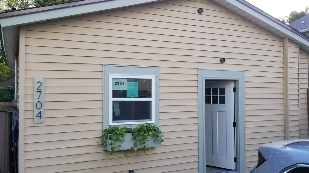 Building Photo - 2704 E Washington St