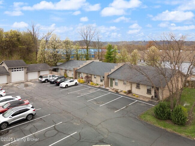 Building Photo - 703 Victoria Ct