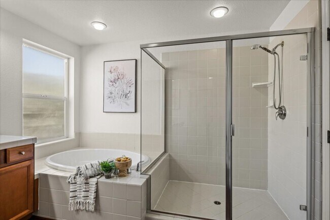 Building Photo - Elegant & Spacious 4 Bedroom Home Near Fol...