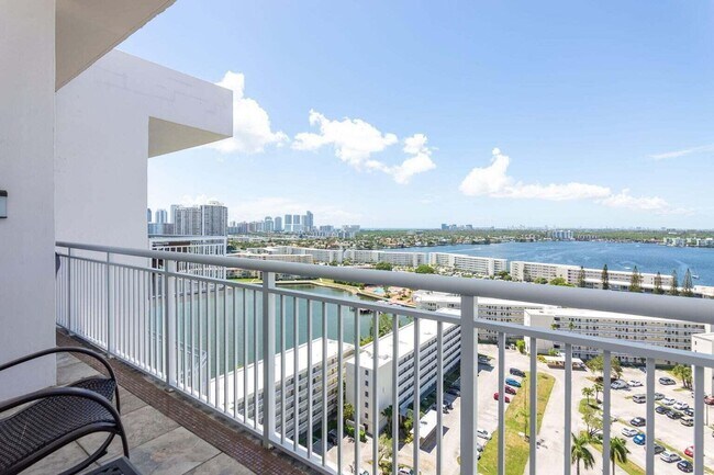 Building Photo - 18031 Biscayne Blvd
