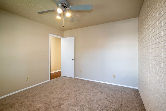 Building Photo - Spacious 3 Bed 2 Bath Condo in Tulsa!
