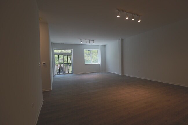 Building Photo - 2550 S Wabash Ave