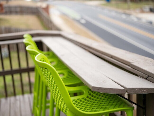 Building Photo - 1802 NW Mustang Ave