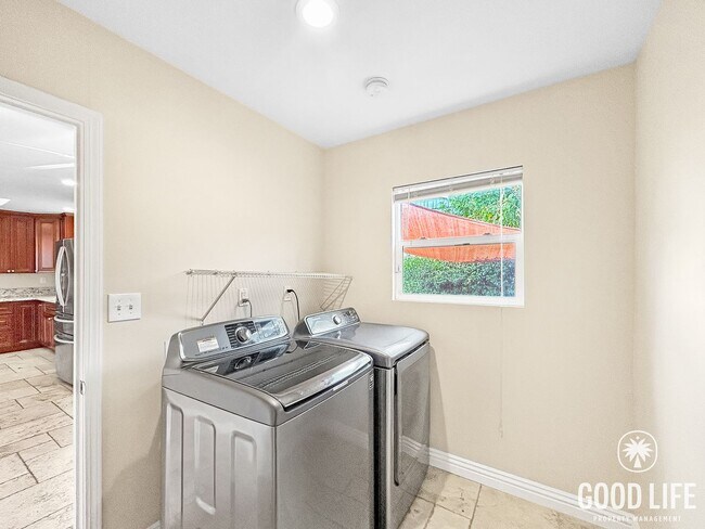 Building Photo - Charming 3BD/2BA w/ A/C, Attached Garage, and Large Yard in La Mesa!