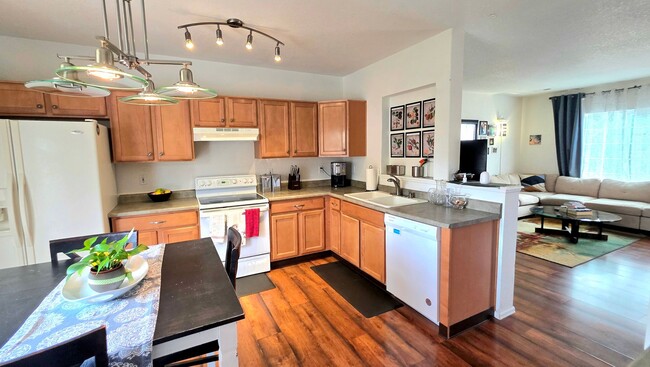 Building Photo - 3 Bedroom Home in Ridgeview at Stetson Hills