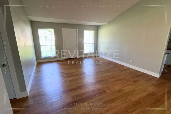 Building Photo - Stunning Semmes Home