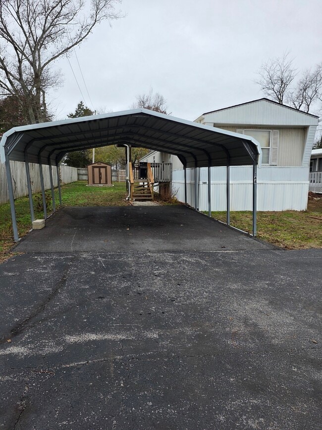 Primary Photo - 144 Matthews St