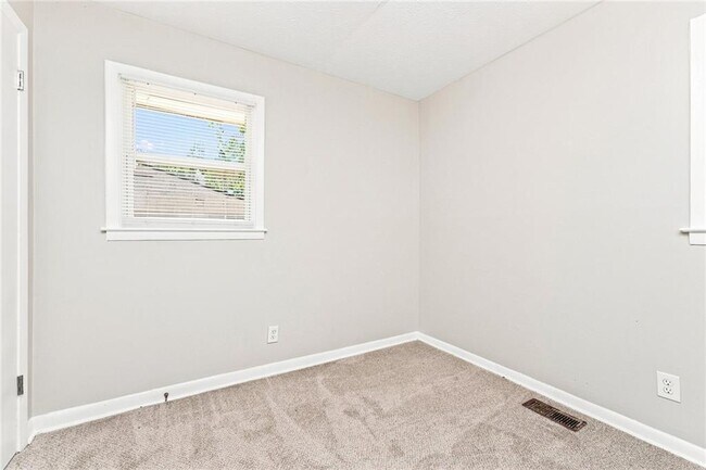 Building Photo - 515 Landers St