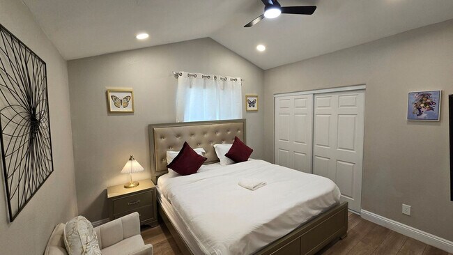 Building Photo - 1059 Gillespie Dr