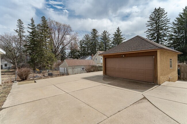 Building Photo - 3 Bed, 1.5 Bath Home for Rent – Historic S...