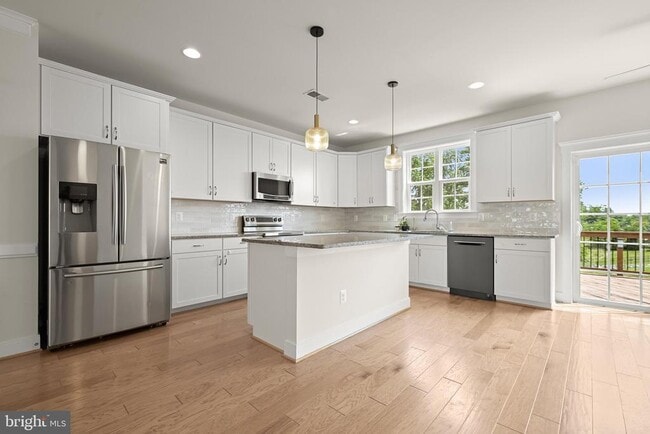 Building Photo - 212 Upper Brook Terrace