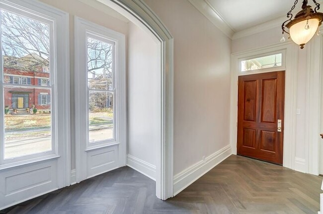 Building Photo - 2701 Cleinview Ave