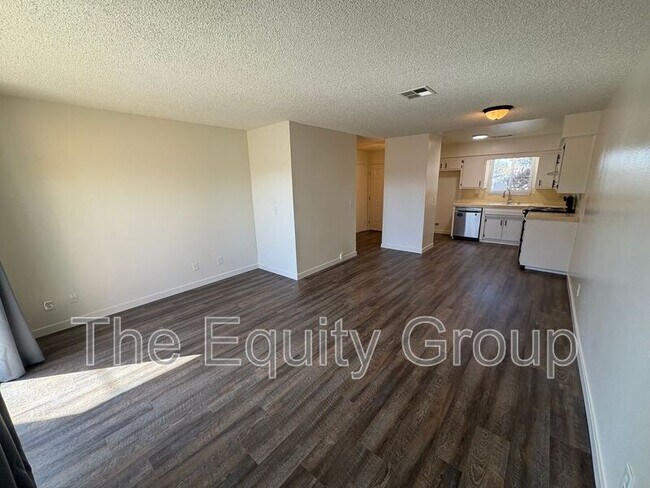 Building Photo - 2500-2504 West Chestnut Ct