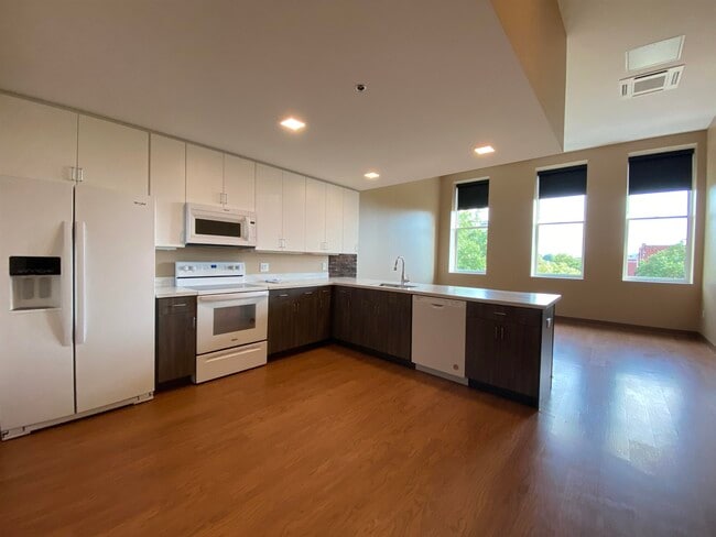 Building Photo - 83 Hanover St