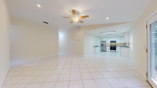 Building Photo - 620 Segovia Rd