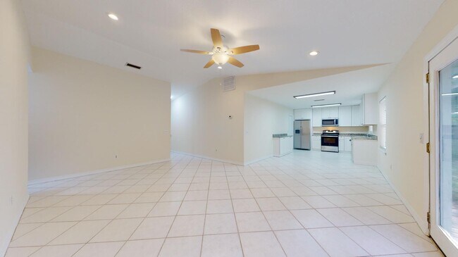 Building Photo - 620 Segovia Rd