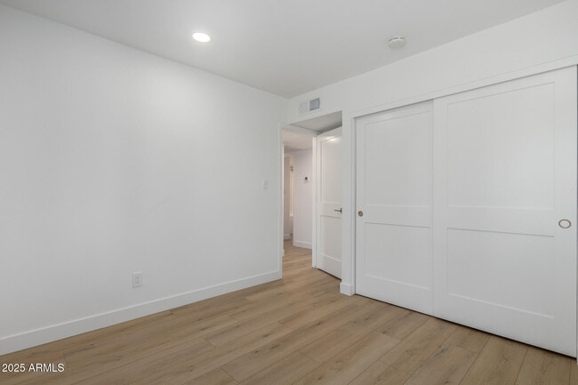 Building Photo - 5038 E Winchcomb Dr