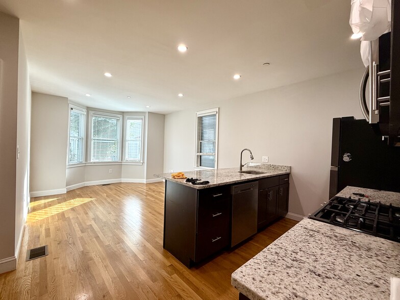 Building Photo - 19 Plymouth St