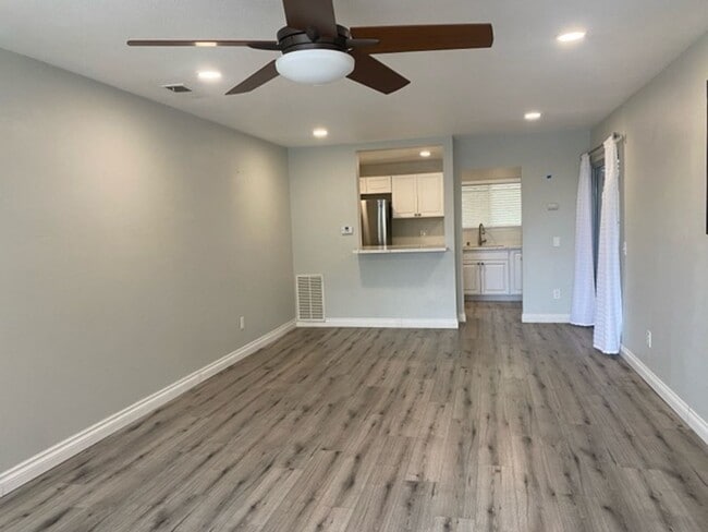 Building Photo - Wonderful 2 Bedroom home in Peacock Hills ...