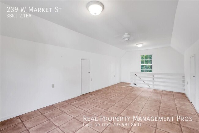 Building Photo - 239 W Market St-
