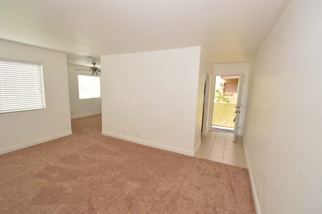 Building Photo - A Spacious and Stylish 2 Bed / 2 Ba Condo Gated Community