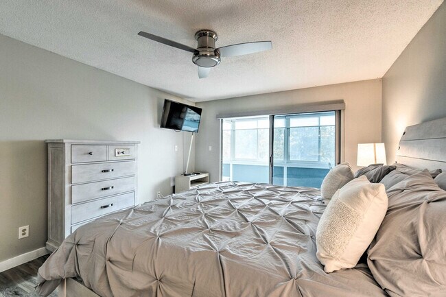 Building Photo - 1037 W Peppertree Dr