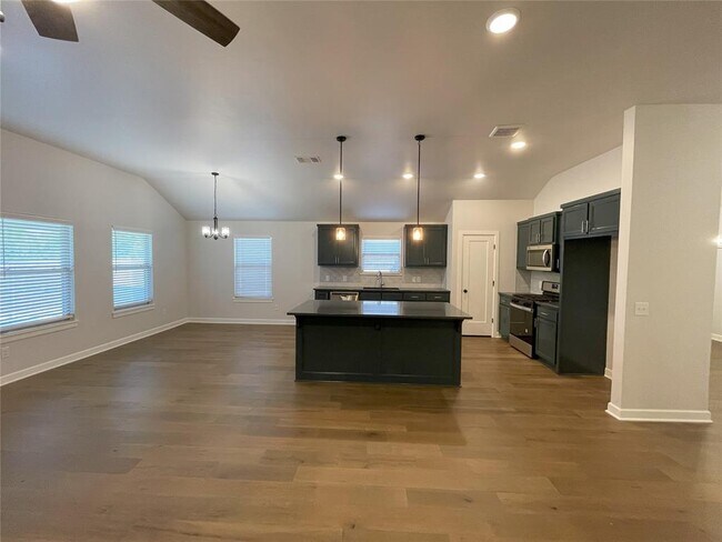 Building Photo - 413 Irish Ln