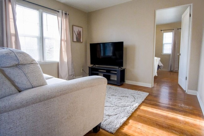 Building Photo - Oakley Fourplex