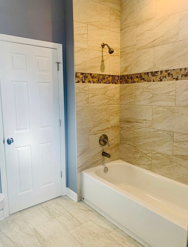 Building Photo - 7026 S Justine St