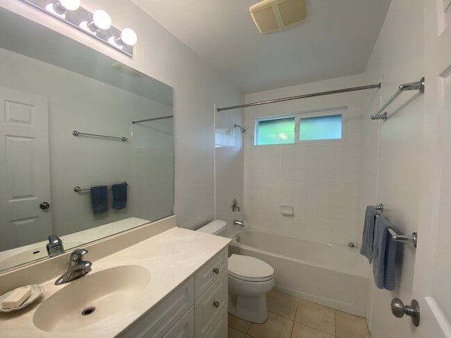 Building Photo - The Heart of Waimea 3BR/2BA with AC, Vaulted Ceilings, and Yard Service!