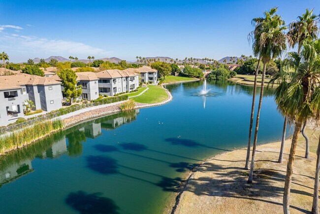 Building Photo - 7401 W Arrowhead Clubhouse Dr