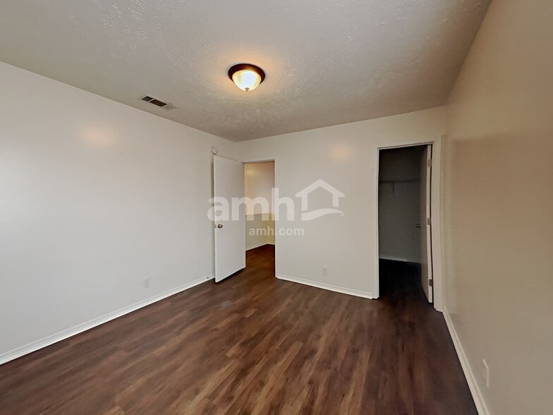 Building Photo - 1012 Montrose Dr