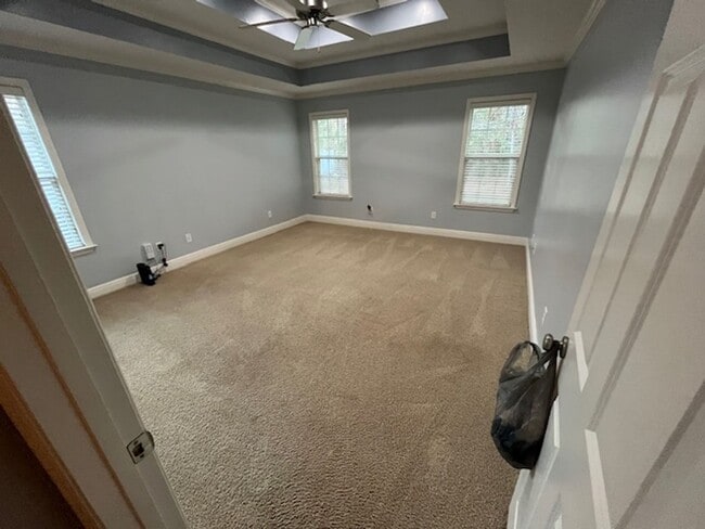 Building Photo - Spacious 4-Bedroom Home with Modern Comforts in Valdosta