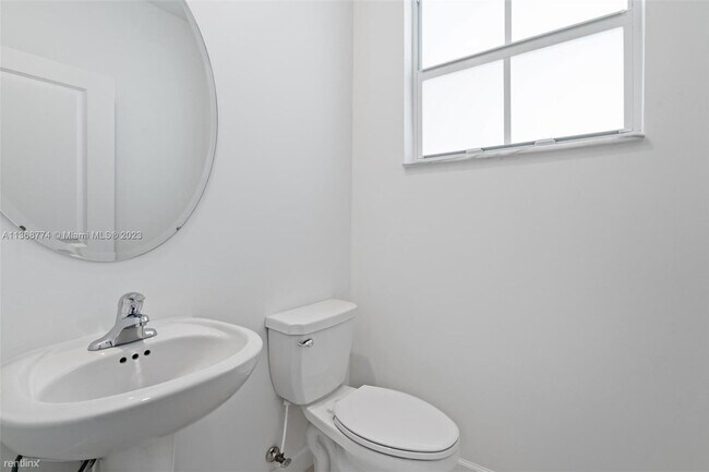 Building Photo - 3 br, 2.5 bath Townhome - 12725 NW 24th Ave