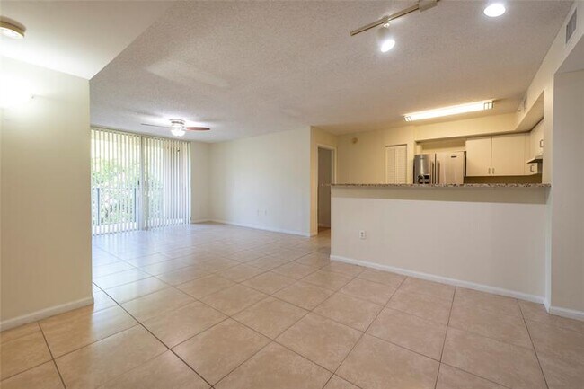 Building Photo - 4808 N State Rd 7
