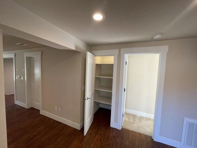 Building Photo - 1144 N 160th St