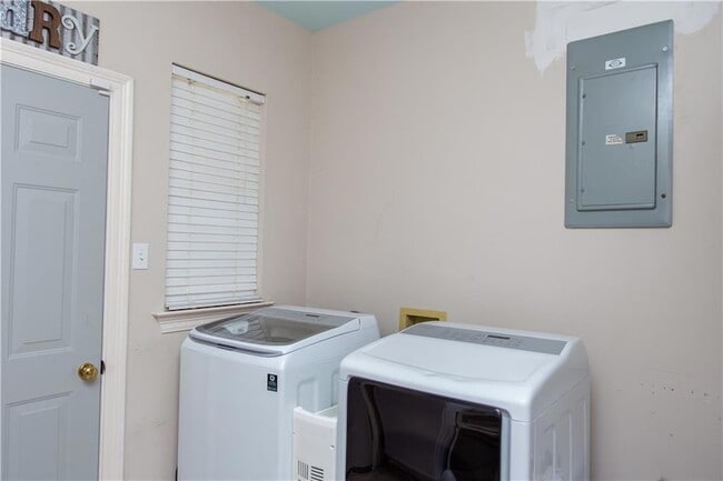 Building Photo - 118 Fox Run Dr