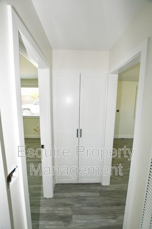 Building Photo - 69 Raemere St