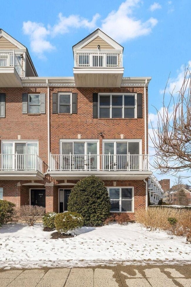 Building Photo - 443 Albany Ct